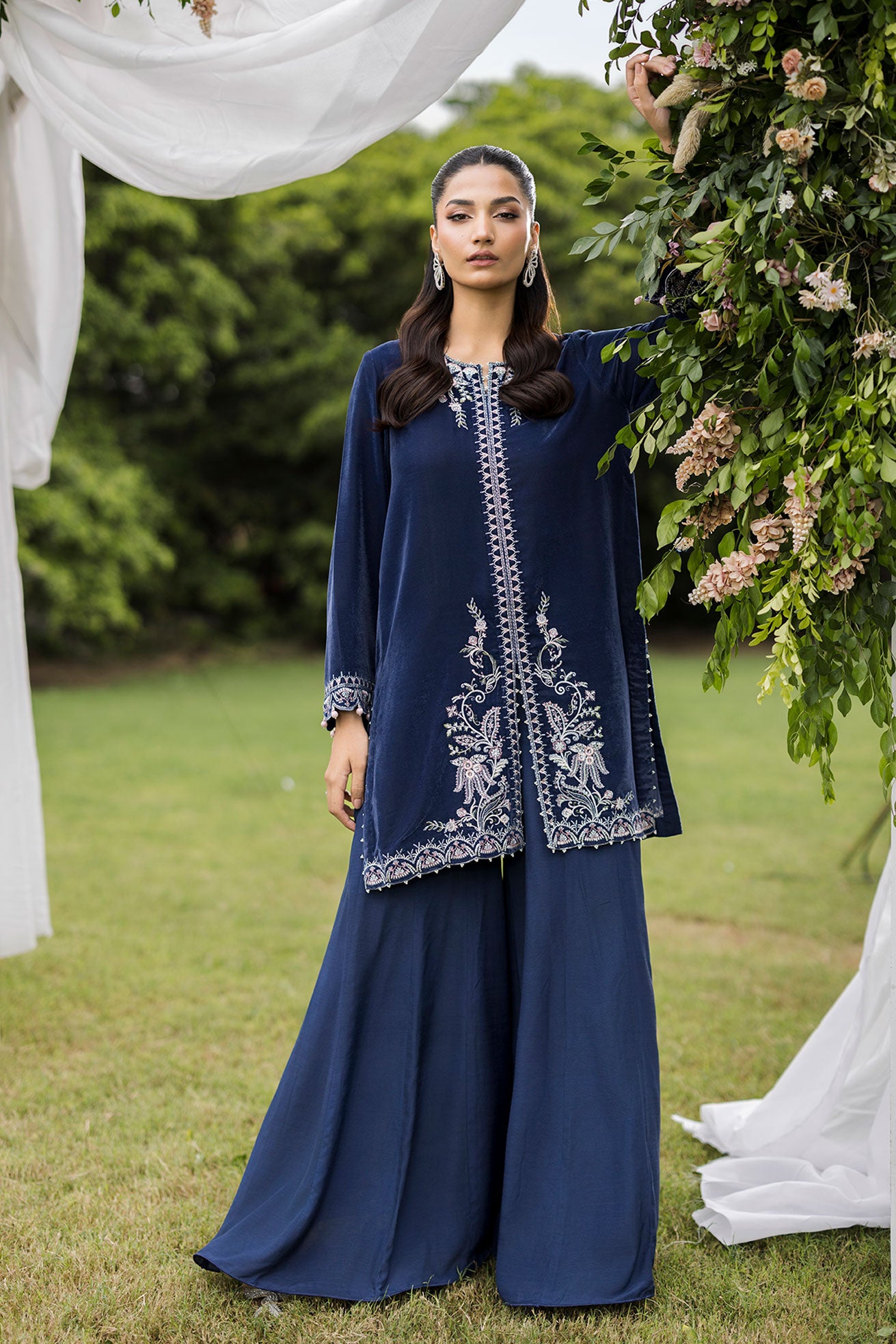 Fw25da 2834 Grey 2-Pc Embroidered Kurta With Trouser