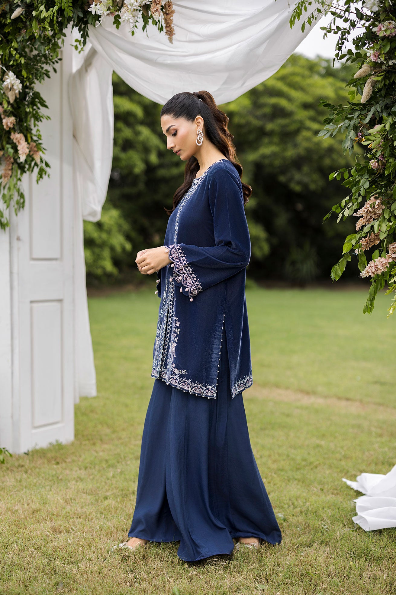 Fw25da 2834 Grey 2-Pc Embroidered Kurta With Trouser