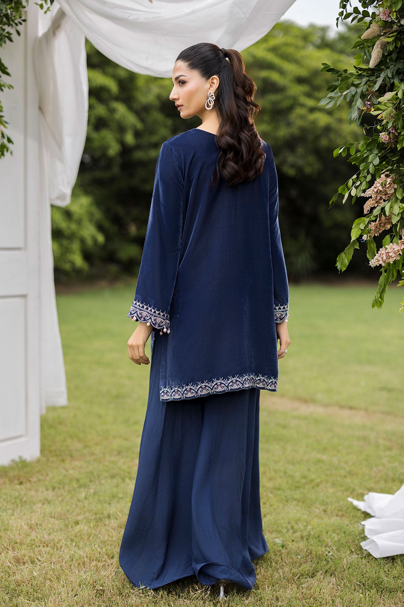 Fw25da 2834 Grey 2-Pc Embroidered Kurta With Trouser