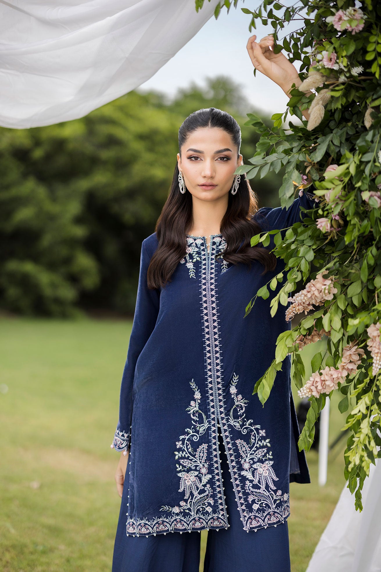 Fw25da 2834 Grey 2-Pc Embroidered Kurta With Trouser