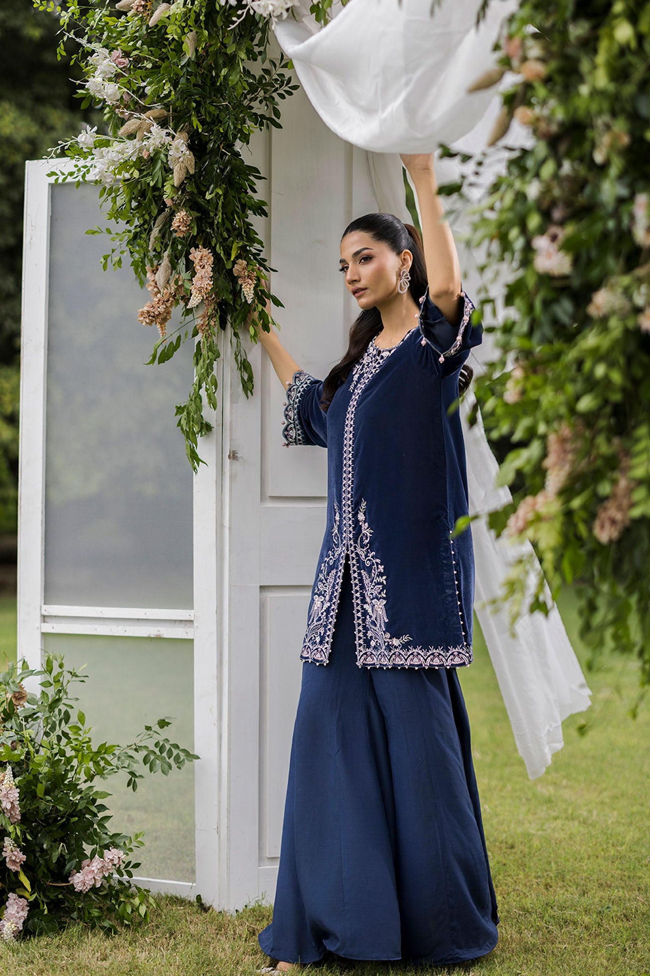 Fw25da 2834 Grey 2-Pc Embroidered Kurta With Trouser