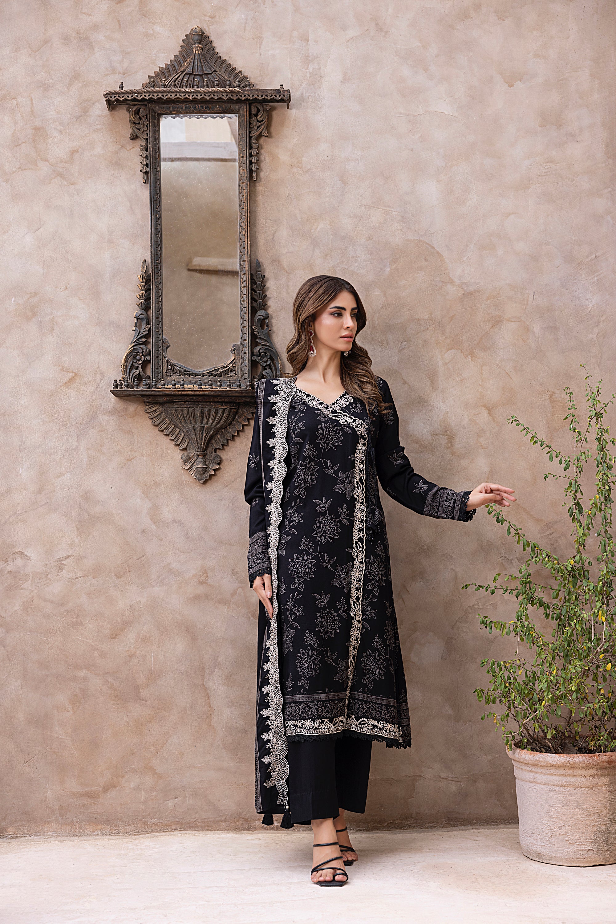 03-pc Printed Embroidered Cashmi Wool